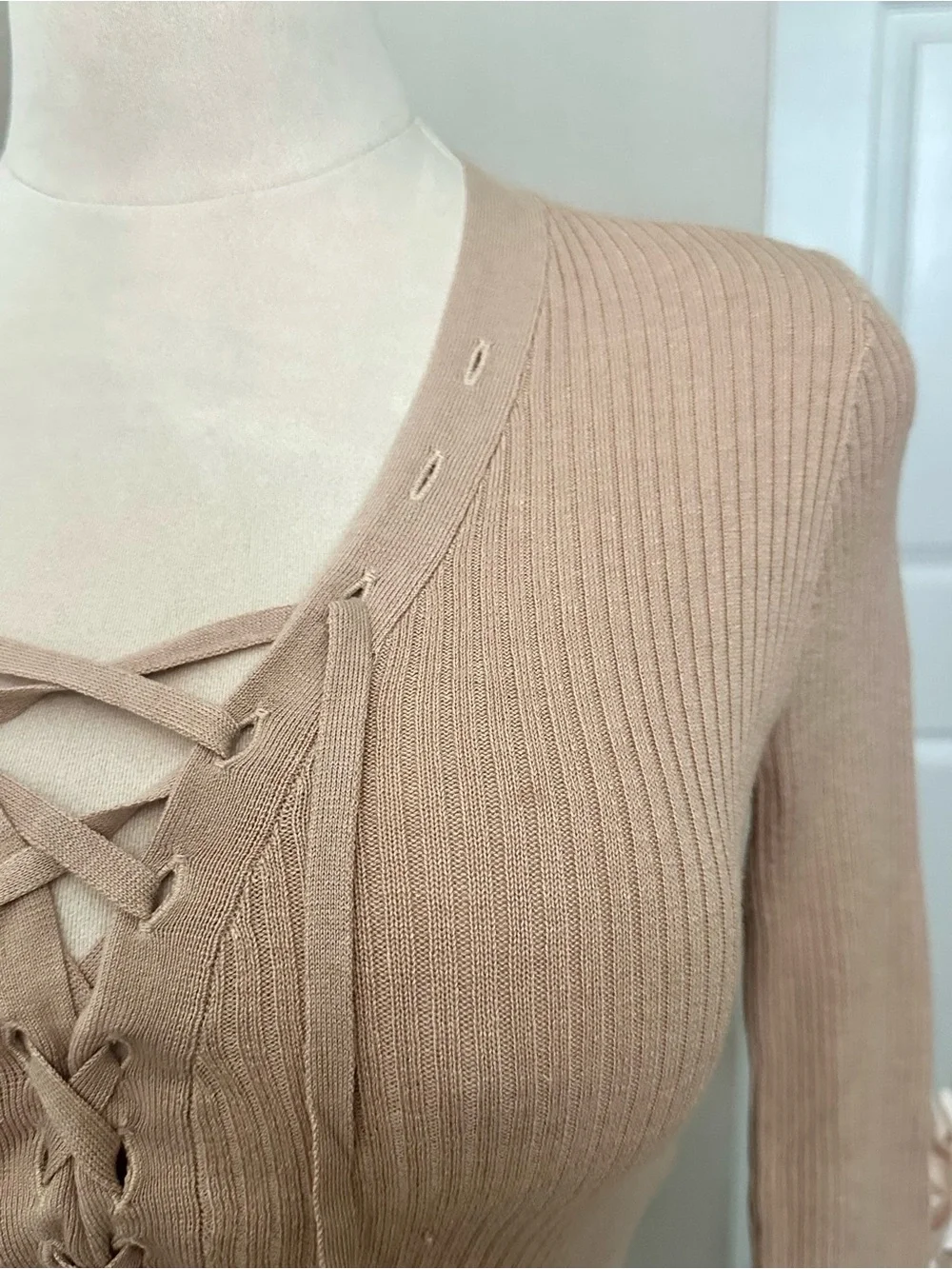 H&M Tan Beige Ribbed Lace-Up Cropped Knit Sweater Top w/ Long Sleeves Sz S